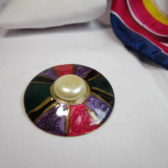 Vintage 80's Costume Jewelry Enamel Pin - Picture 4 of 9
